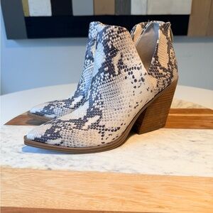 Steve Madden Cream and Black Snakeskin Ankle Boots